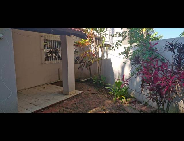 3 BEDROOM TOWNHOUSE FOR SALE IN MARGATE BEACH